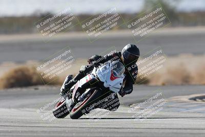 media/Nov-16-2025-Race Pace (Sun) [[8c5fa54630]]/Non Verified Riders (1st 20 Minutes)/1-Turn 14 (10am)/